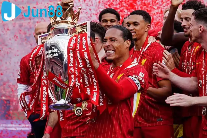 Van Dijk có một sự nghiệp huy hoàng tại Liverpool Van Dijk có một sự nghiệp huy hoàng tại Liverpool